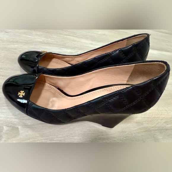 TORY BURCH Claremont Black Leather Quilted Almond Captoe Wedges, Size 7.5 - Picture 14 of 16